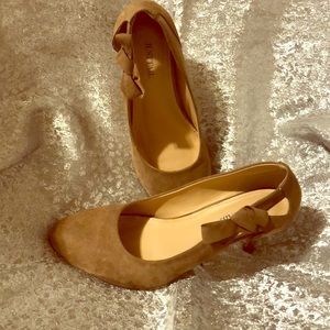 Carlotta Wide width pumps